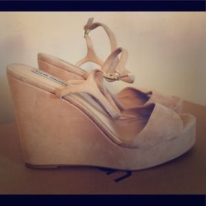 STEVE MADDEN TAN SUEDE WEDGES ❤️ - GREAT CONDITION